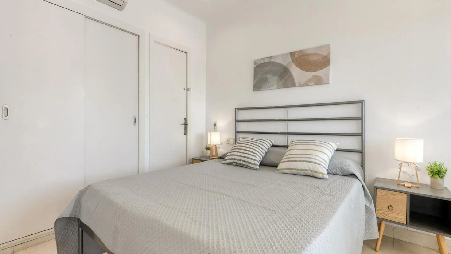 Pretty Apartment With Balcony Roses 0*,  Spain