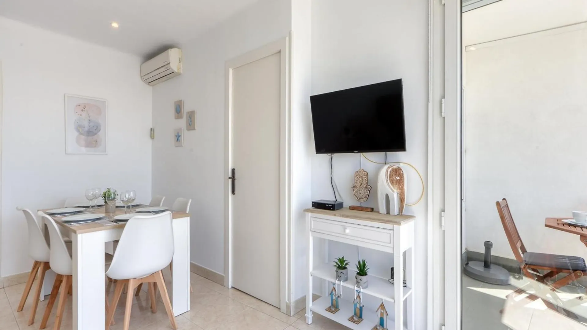 Pretty Apartment With Balcony Roses 0*,  Spain