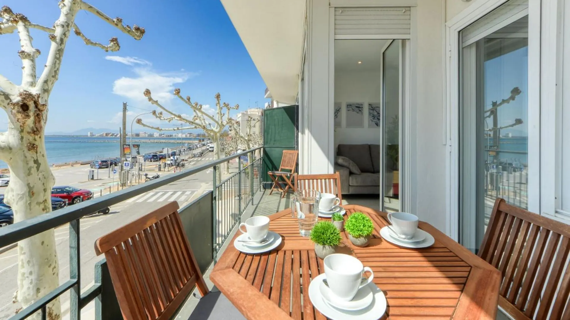 Pretty Apartment With Balcony Roses