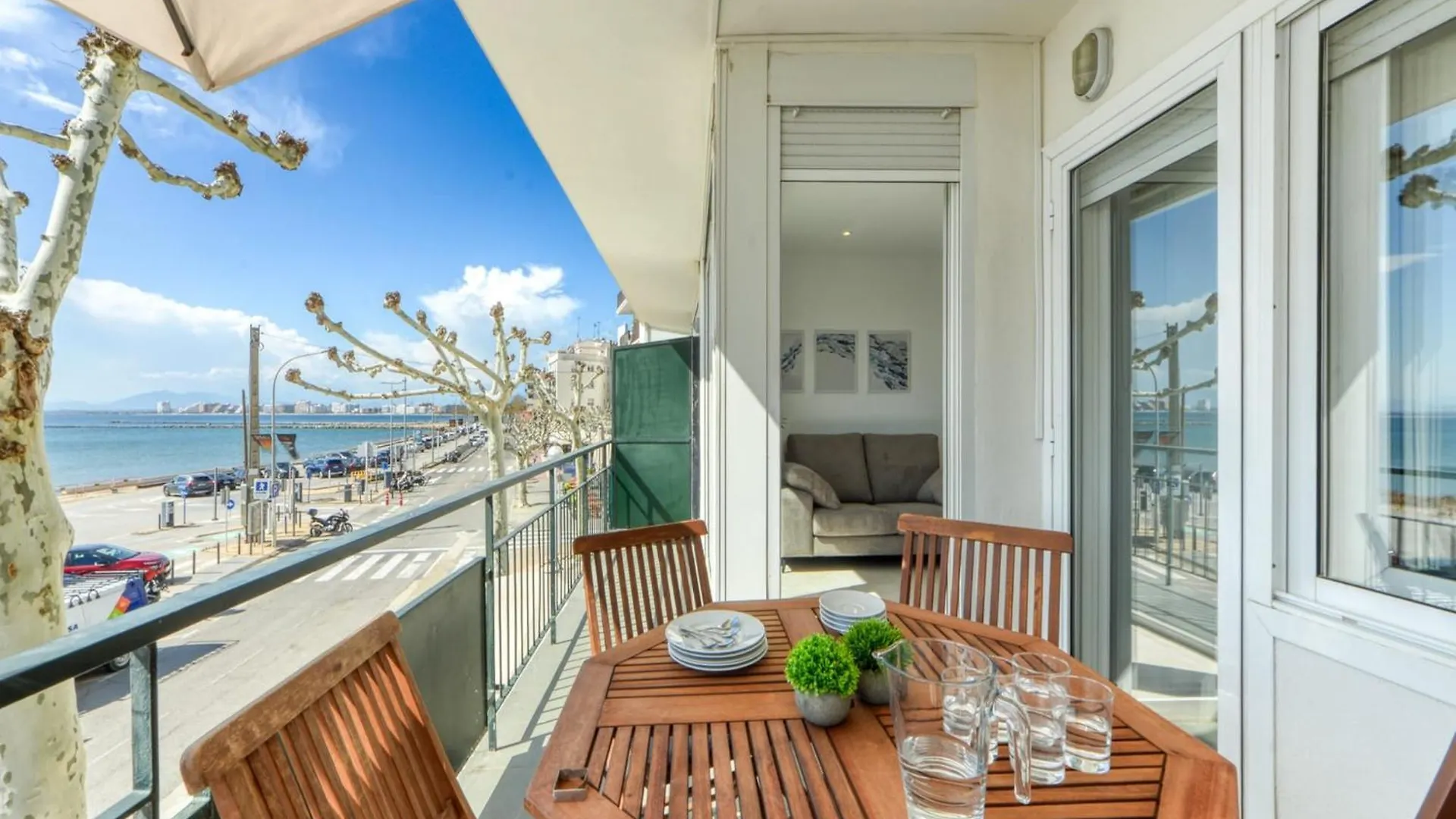 Pretty Apartment With Balcony Roses