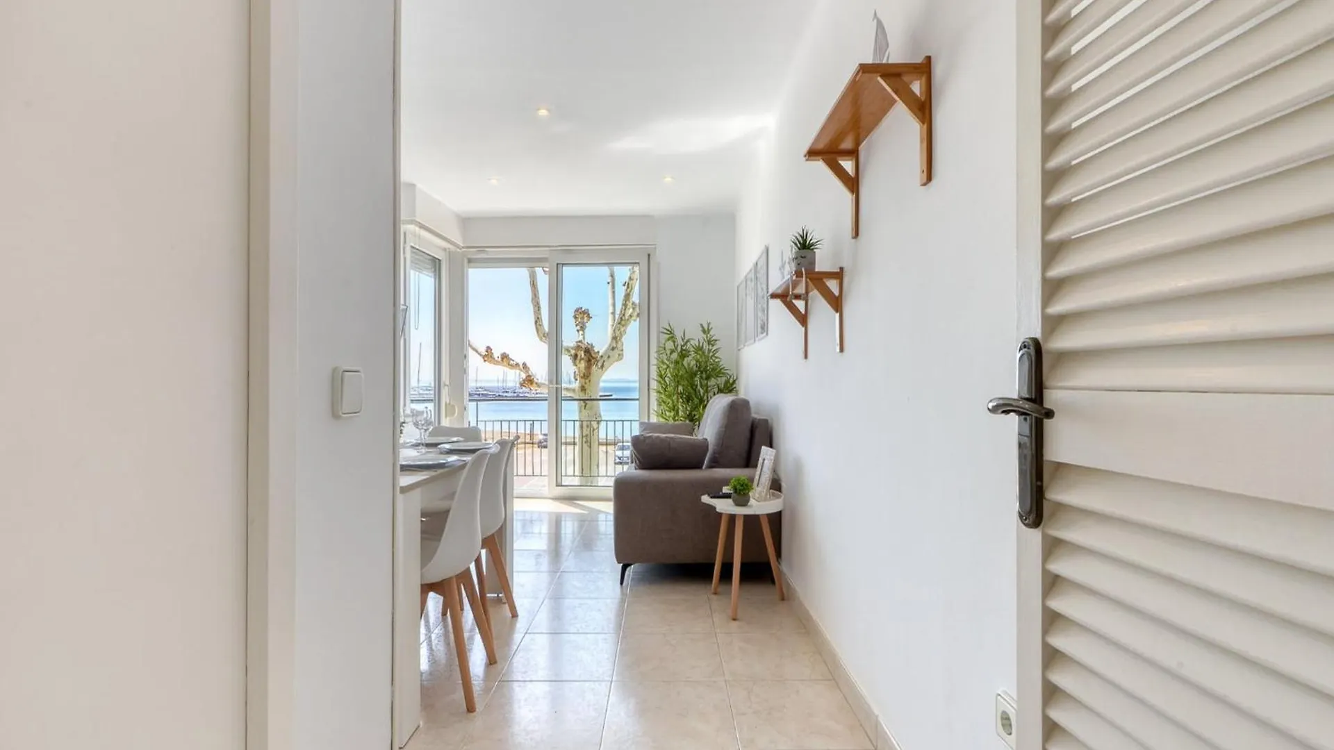 Pretty Apartment With Balcony Roses