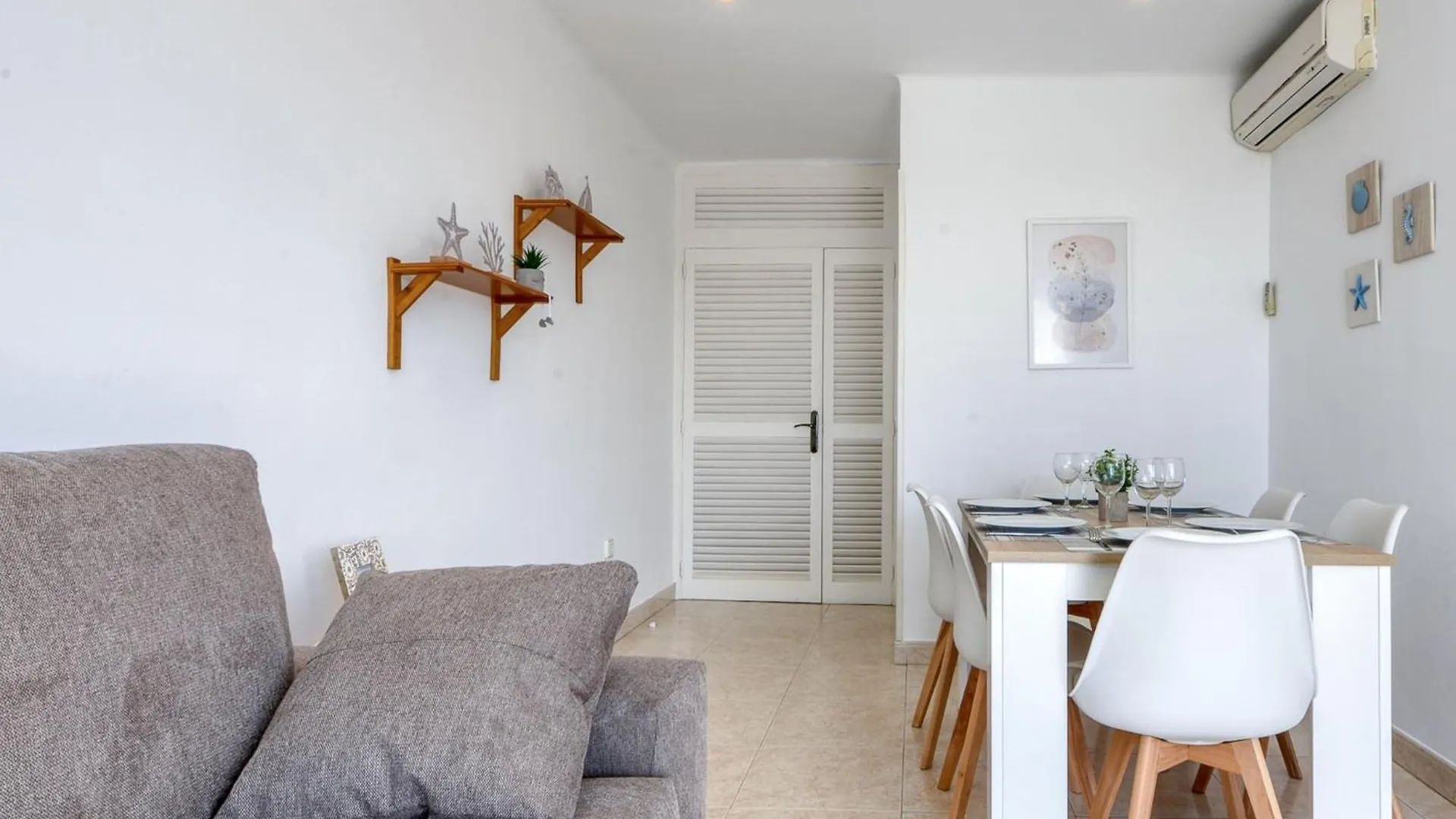 Pretty Apartment With Balcony Roses Spain
