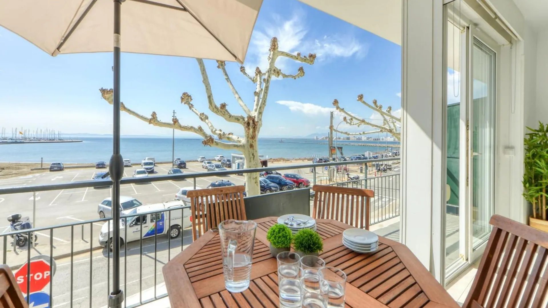 Pretty Apartment With Balcony Roses